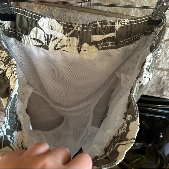 OP men’s swim trunks olive green cream floral with pockets size large - Picture 6 of 6